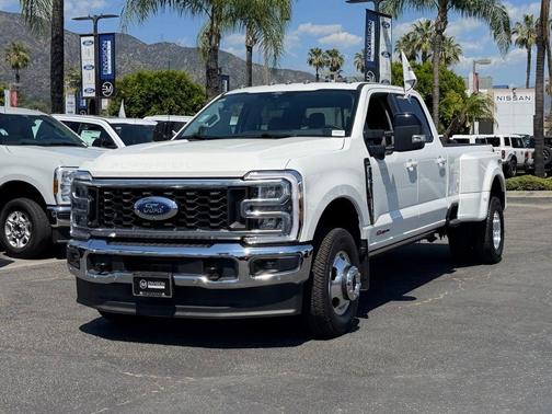 White Metallic 2026 Ford F-350 Lariat Super Duty