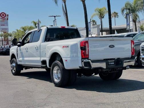 White Metallic 2026 Ford F-350 Lariat Super Duty