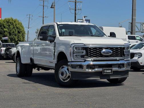 White Metallic 2026 Ford F-350 Lariat Super Duty