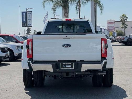 White Metallic 2026 Ford F-350 Lariat Super Duty