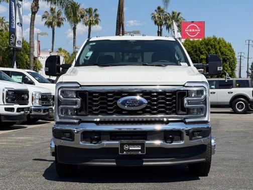 White Metallic 2026 Ford F-350 Lariat Super Duty