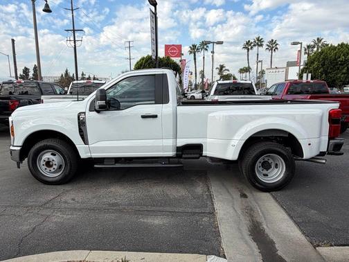 Oxford White 2026 Ford F-350 XLT DRW