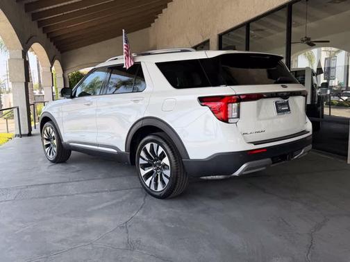 Star White 2026 Ford Explorer Platinum