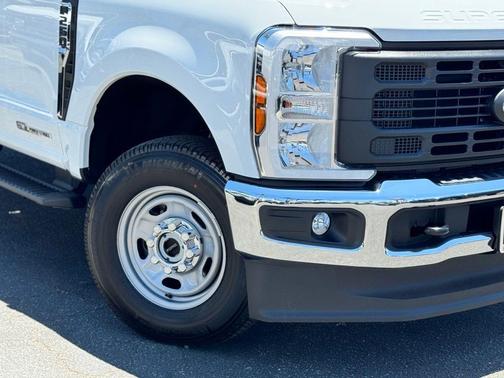 Oxford White 2025 Ford F-250 XL