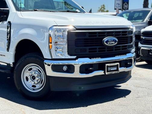 Oxford White 2025 Ford F-250 XL