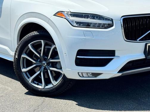 2017 Volvo XC90 T6 Momentum