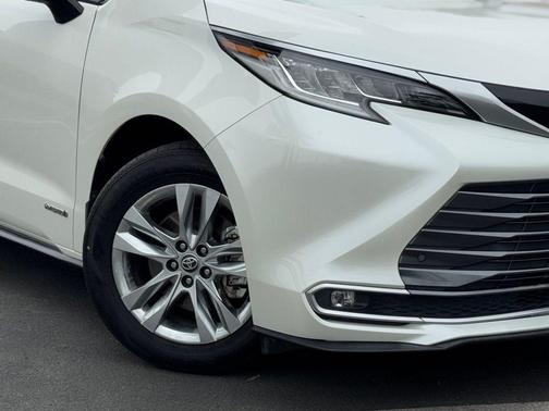 2021 Toyota Sienna Limited