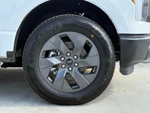 2025 Ford F-150 Lightning Pro