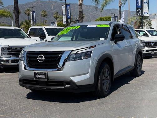 Brilliant Silver Metallic 2024 Nissan Pathfinder S