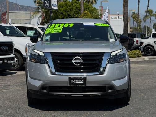 Brilliant Silver Metallic 2024 Nissan Pathfinder S
