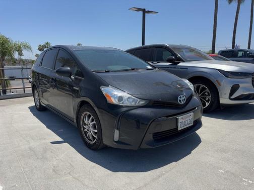 2016 Toyota Prius v Four