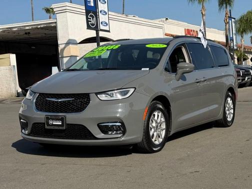 2022 Chrysler Pacifica Touring-L