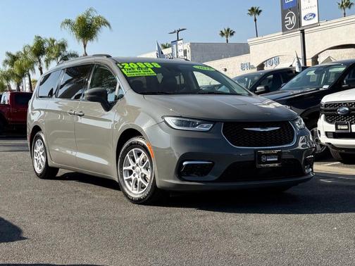 2022 Chrysler Pacifica Touring-L