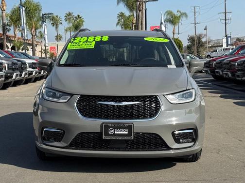 2022 Chrysler Pacifica Touring-L