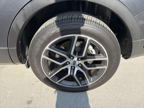 Magnetic 2019 Ford Explorer sport