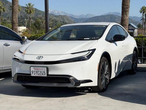 2025 Toyota Prius XLE