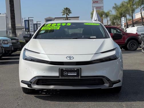 2025 Toyota Prius XLE