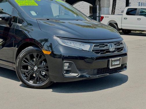 Crystal Black Pearl 2025 Honda Odyssey Sport-L