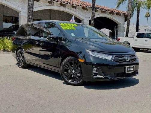 Crystal Black Pearl 2025 Honda Odyssey Sport-L