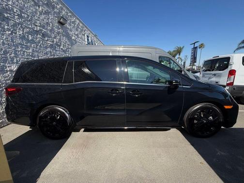 Crystal Black Pearl 2025 Honda Odyssey Sport-L