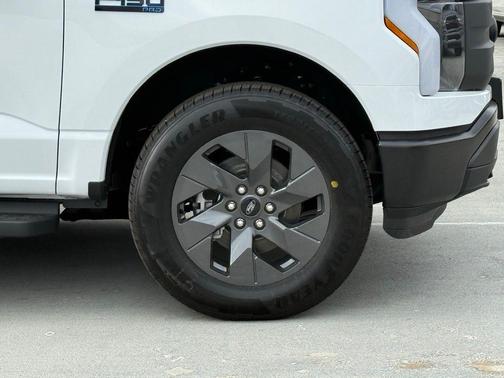 2025 Ford F-150 Lightning Pro