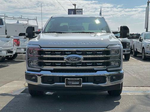 Carbonized Gray Metallic 2026 Ford F-350 Lariat Super Duty