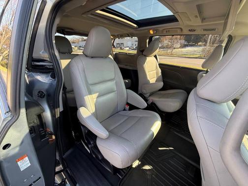 2020 Toyota Sienna XLE Premium