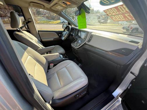 2020 Toyota Sienna XLE Premium