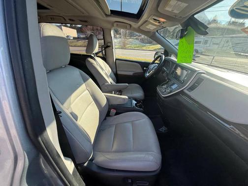 2020 Toyota Sienna XLE Premium