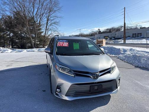 2020 Toyota Sienna XLE