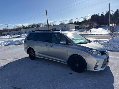 2020 Toyota Sienna XLE