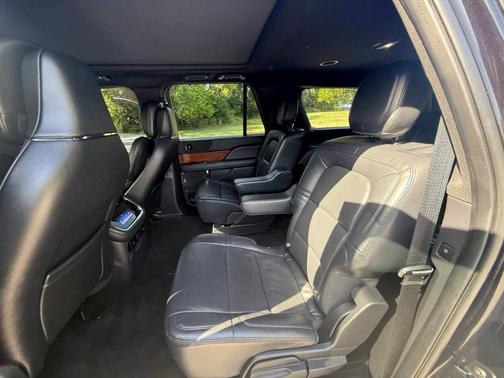 Black 2022 Lincoln Navigator L Reserve