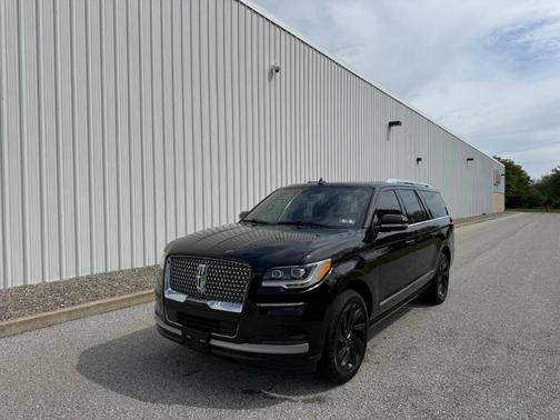 Black 2022 Lincoln Navigator L Reserve