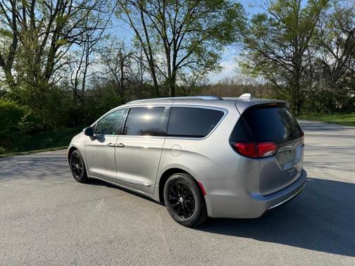 Gray 2018 Chrysler Pacifica Touring-L