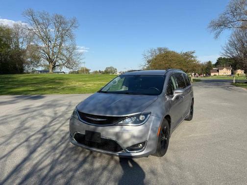 Gray 2018 Chrysler Pacifica Touring-L