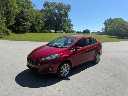 Red 2015 Ford Fiesta SE