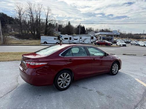 2017 Toyota Camry Hybrid XLE