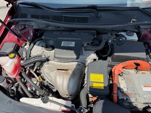 Red 2015 Toyota Camry Hybrid SE