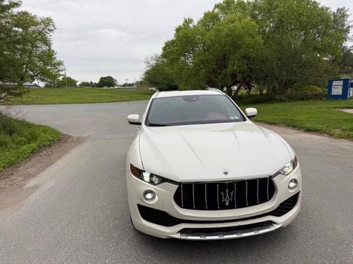 White 2018 Maserati Levante S GranLusso