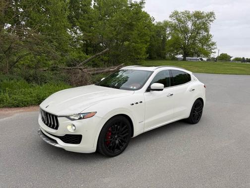 White 2018 Maserati Levante S GranLusso