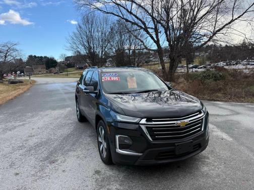 Black 2023 Chevrolet Traverse LT Leather