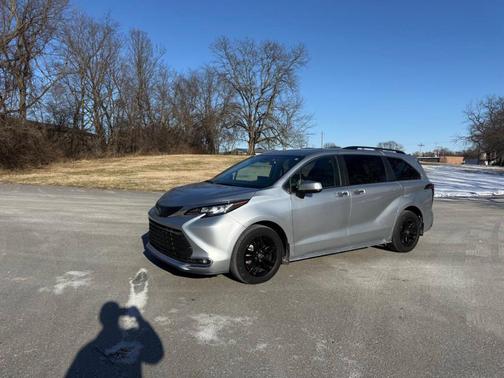 2023 Toyota Sienna XLE