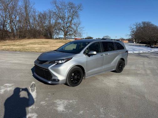 2023 Toyota Sienna XLE