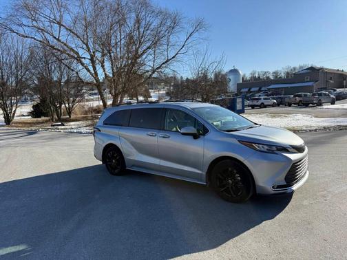 2023 Toyota Sienna XLE