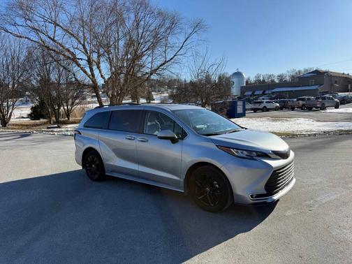 2023 Toyota Sienna XLE