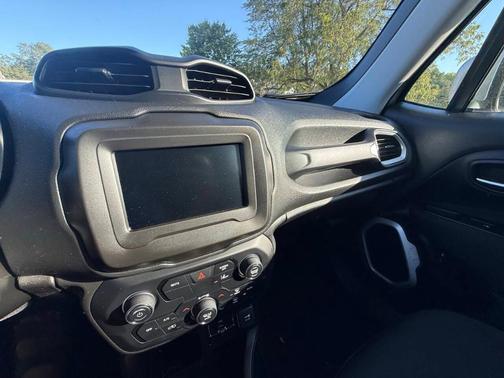 Silver 2021 Jeep Renegade Latitude