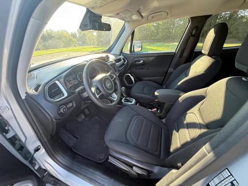 Silver 2021 Jeep Renegade Latitude