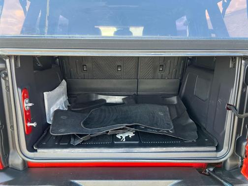 Hot Pepper Red Metallic Tinted Clearcoat 2023 Ford Bronco Base