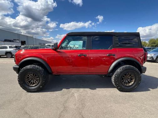 Hot Pepper Red Metallic Tinted Clearcoat 2023 Ford Bronco Base