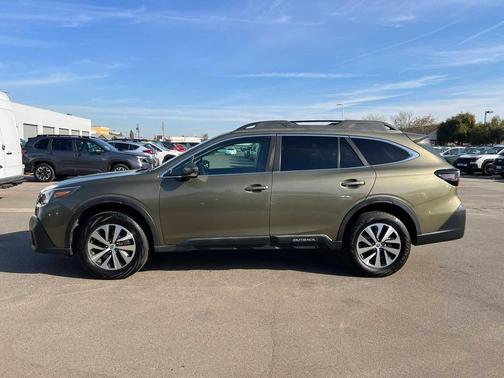 2022 Subaru Outback Premium